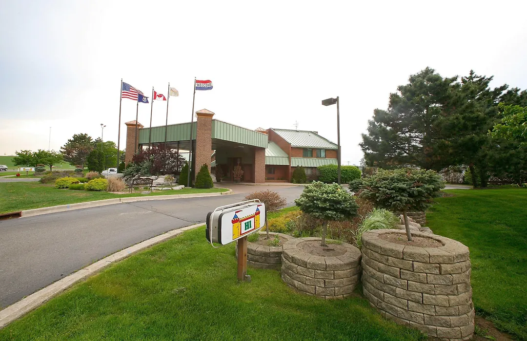 Marvin'S Garden Inn-1